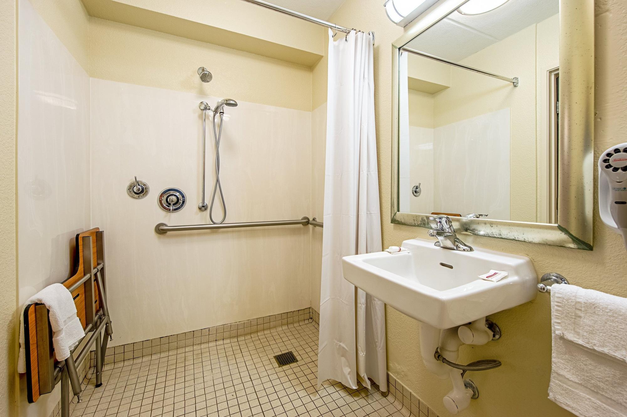 Red Roof Inn Джонсон Сити Экстерьер фото